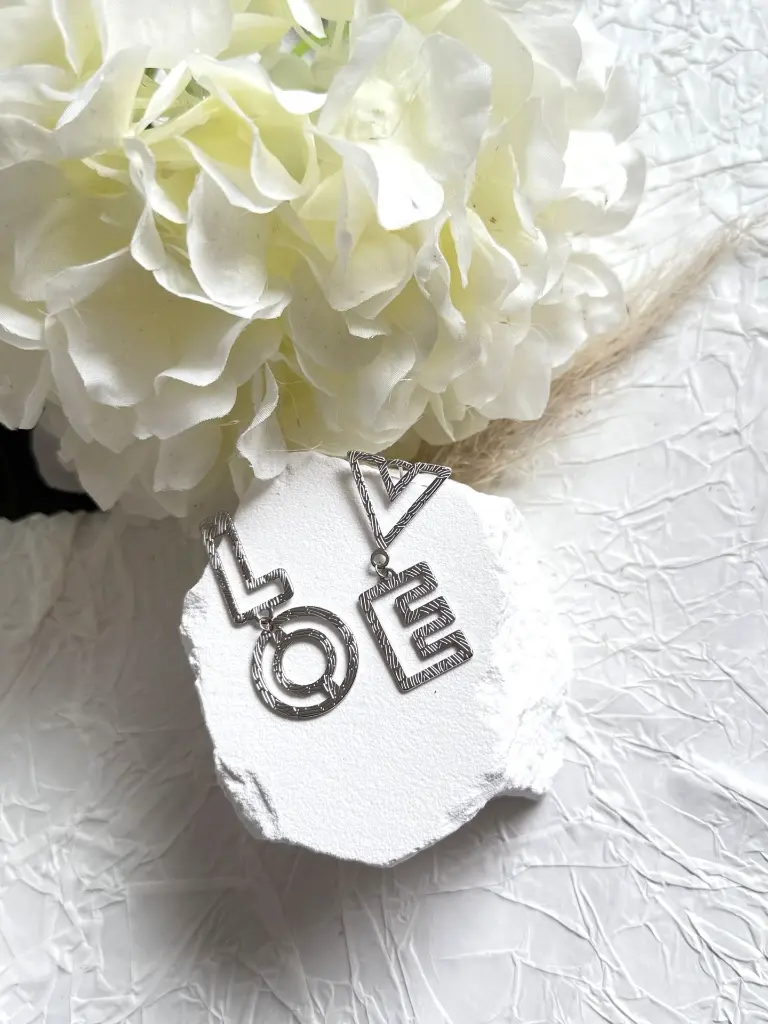 boucles 4 lettres love.webp